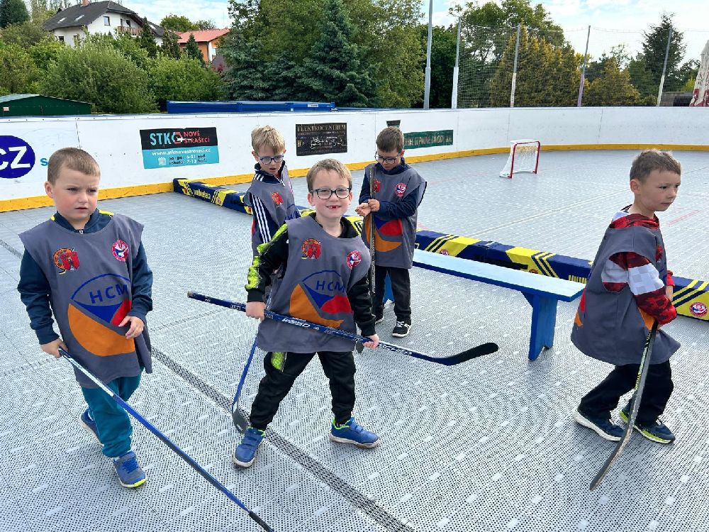 Dopoledne s hokejbalisty - předškoláci