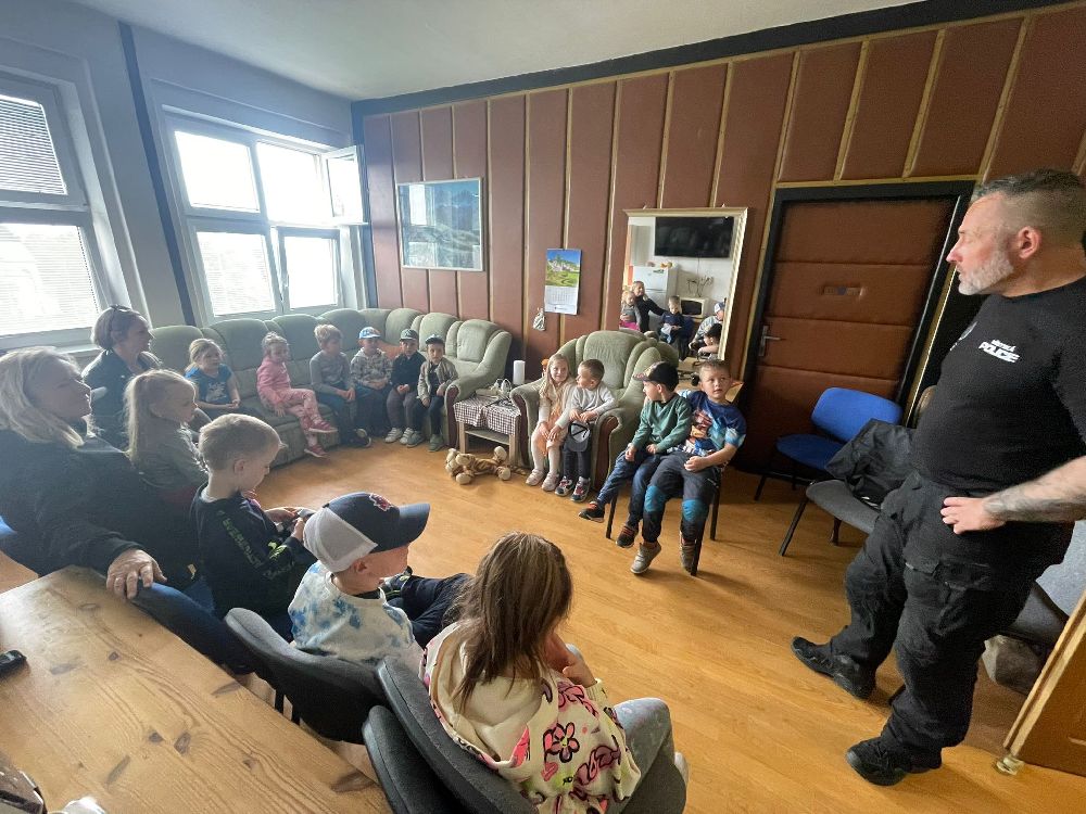 Žabičky na návštěvě na městské policii