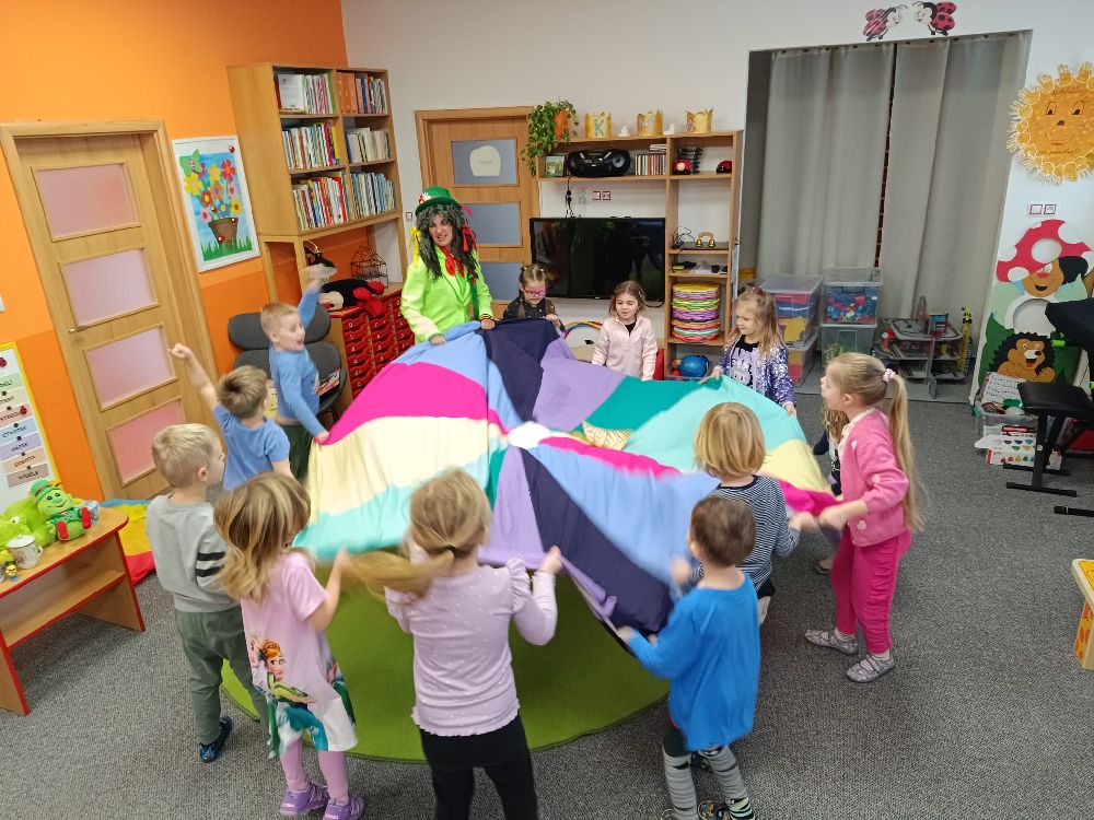 Z pohádky do pohádky Včeličky